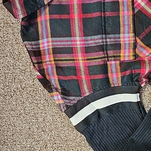 Top - Picture 6 of 16